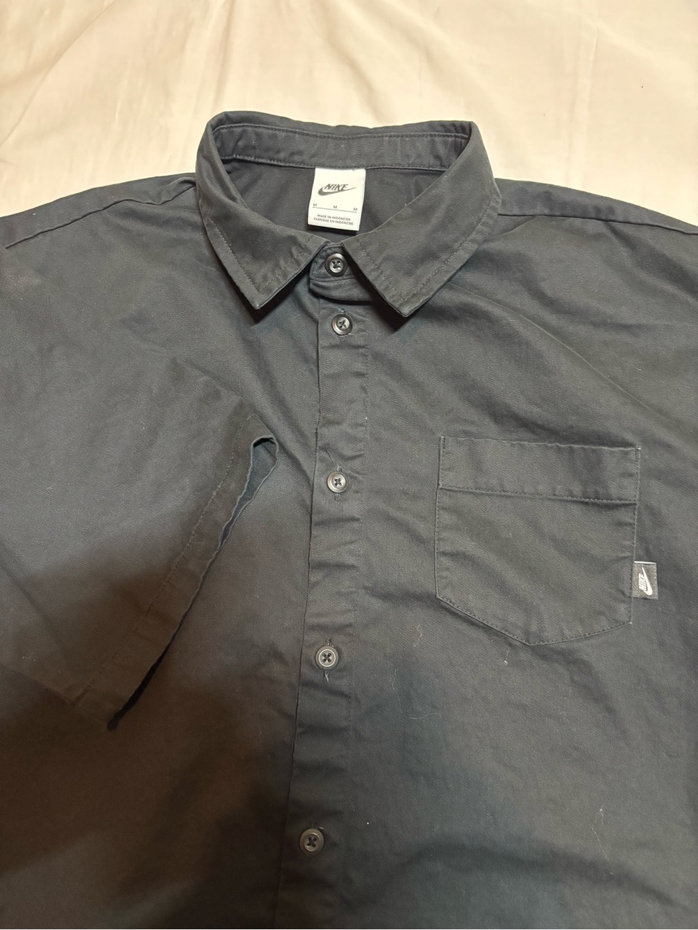 Nike Men's Short Sleeve Button-Down Shirt in Dark Gray